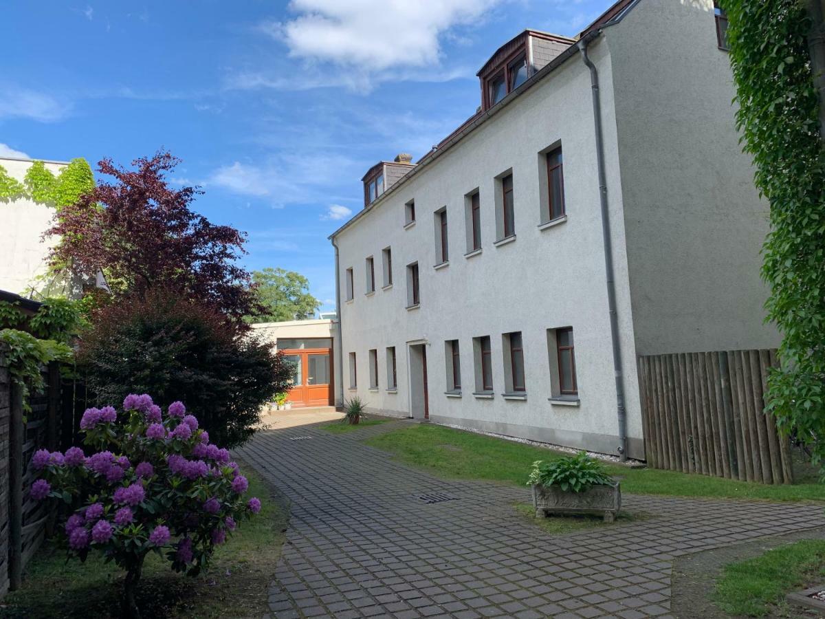Hinterhaus No1 *